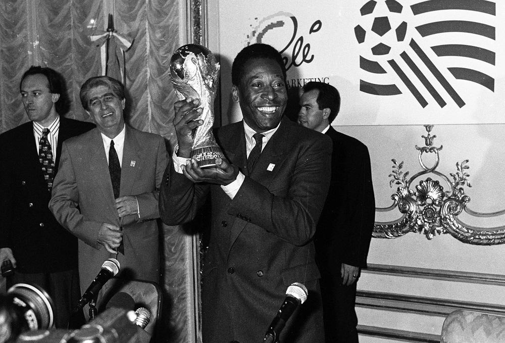29-12-2022_el_astro_brasilenio_pele_uno (1)