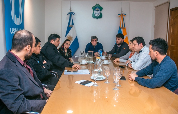 reunion municipalidad policia1