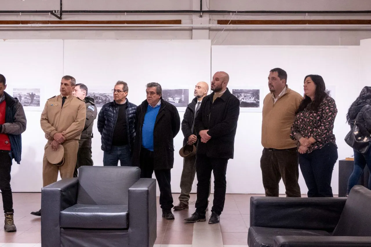 photo_5066842875974758279_y