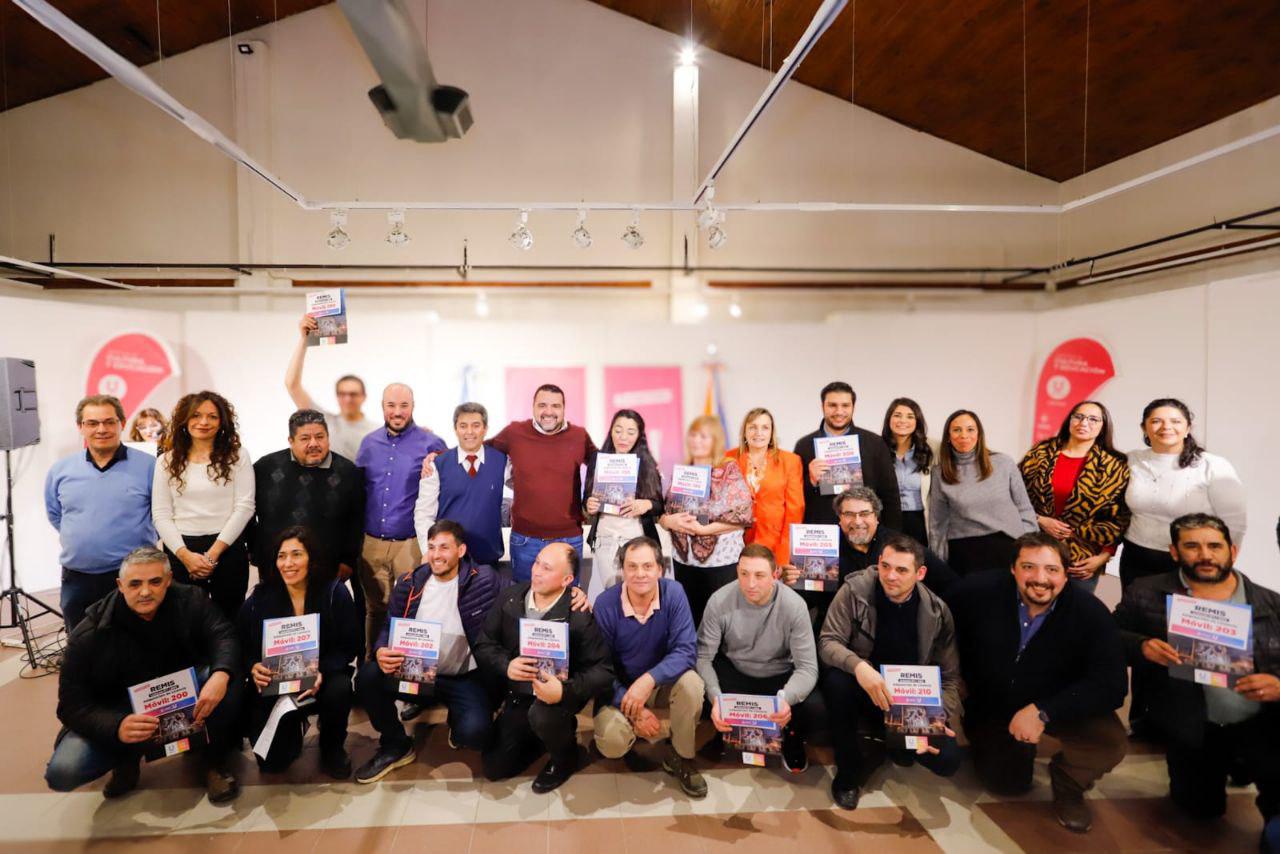 photo_4911673086324092130_y