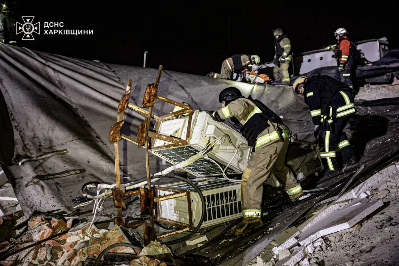 photo_5222420163536293091_y