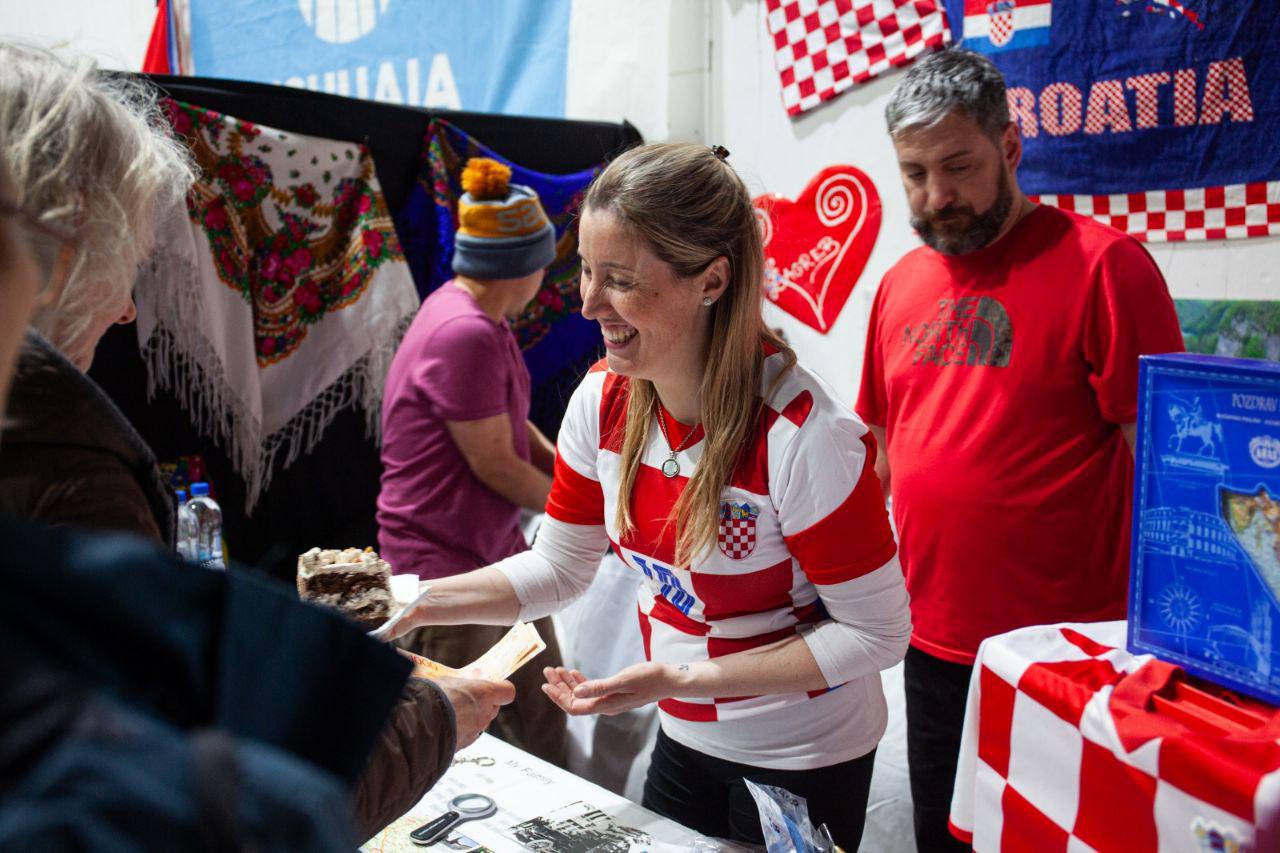 photo_5112088827429760817_y