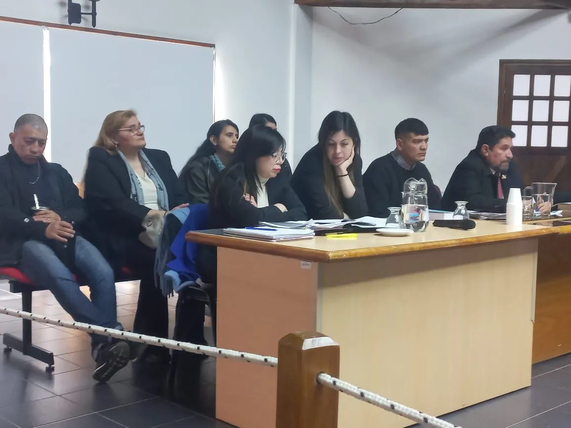 photo_5176941613828648413_y