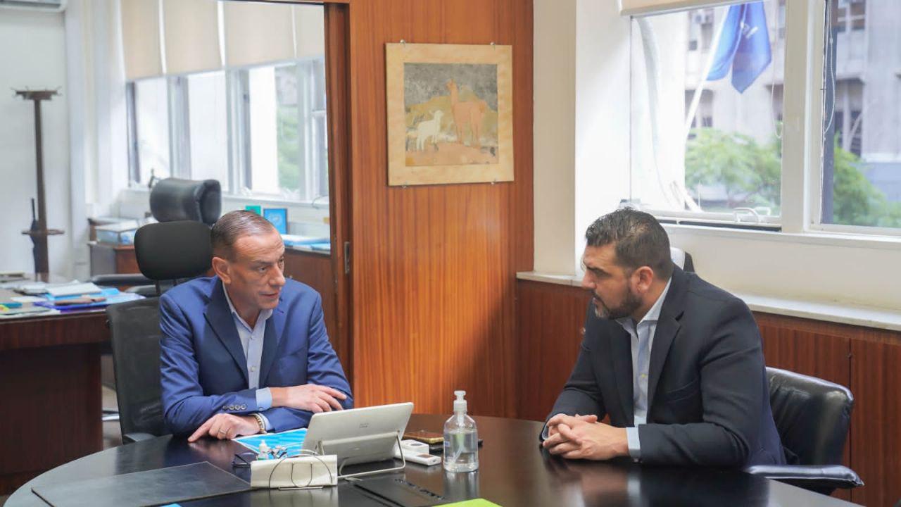 photo_4904885182570540024_y