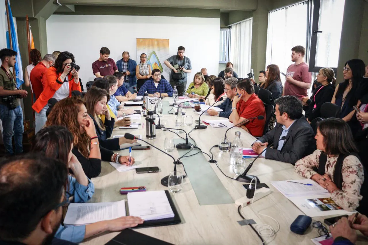 photo_5042246160911281558_y