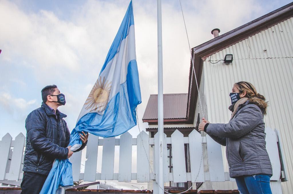 izamiento bandera