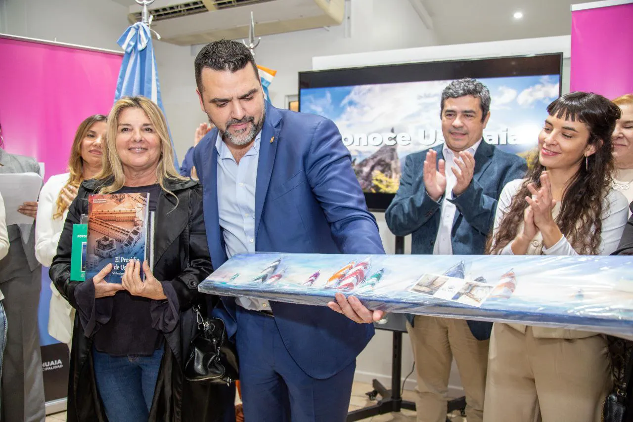 photo_5167936918539845362_y