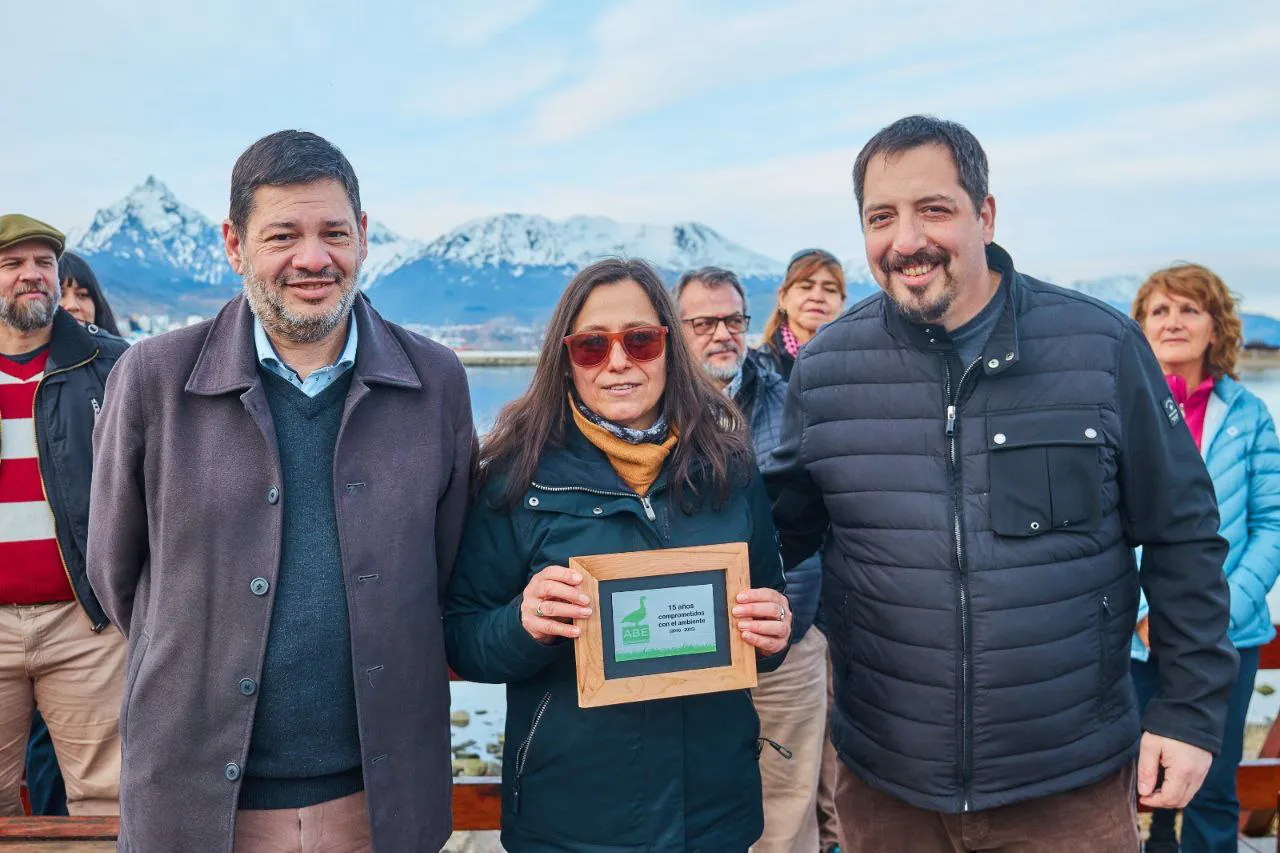 photo_4999119586838294565_y