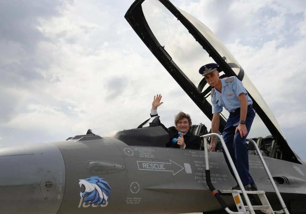 Milei fuerza aérea