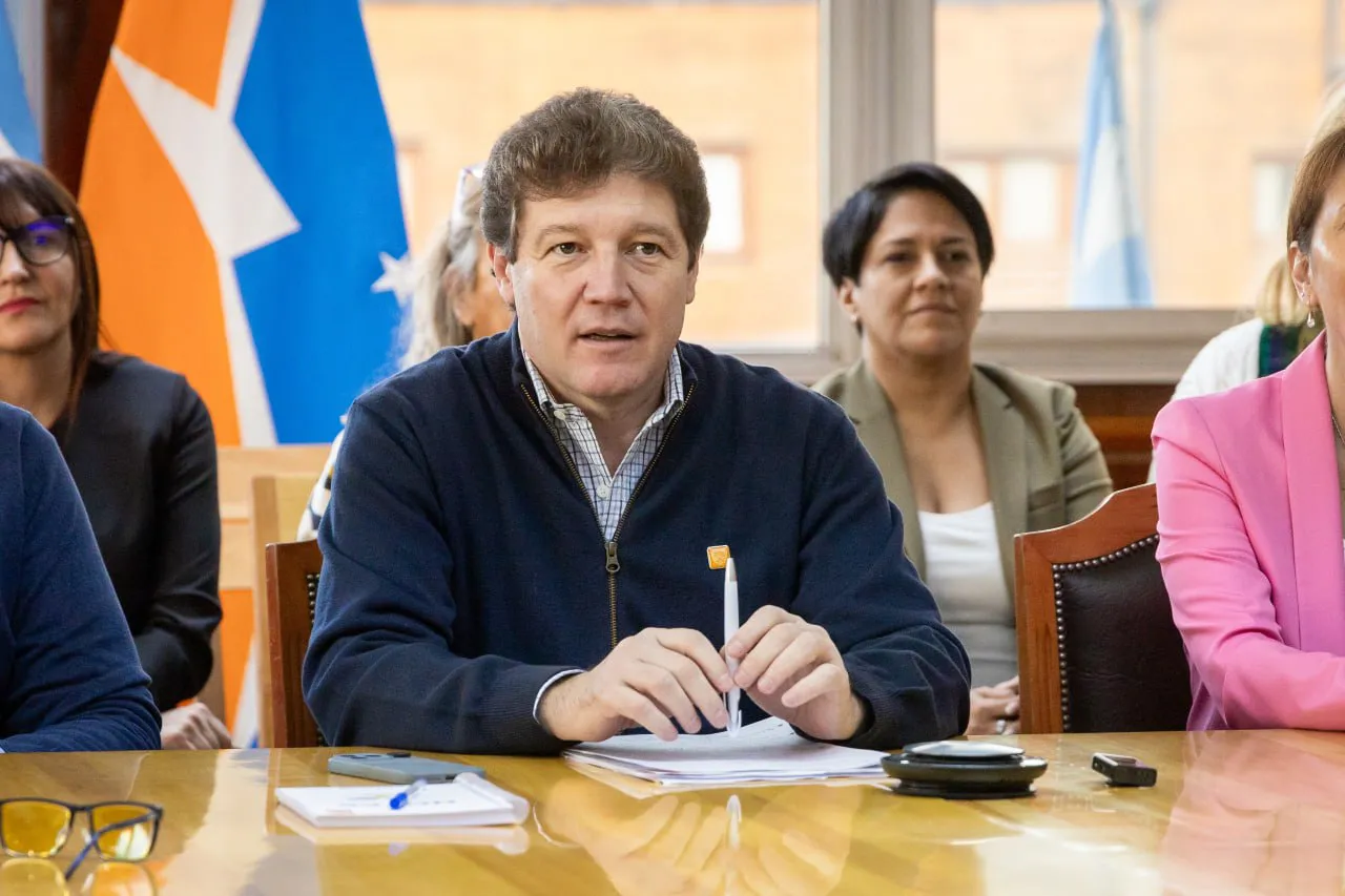 photo_5044210107721821964_y