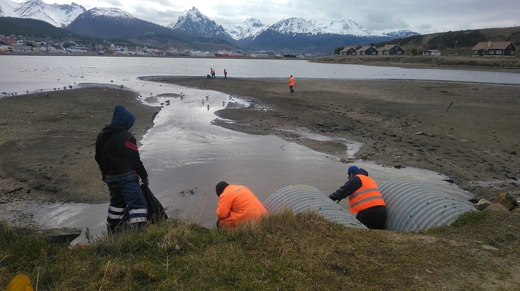 destrozos en Bahia Encerrada 4