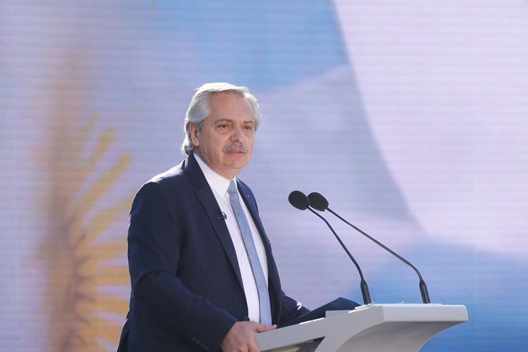 alberto fernandez bandera