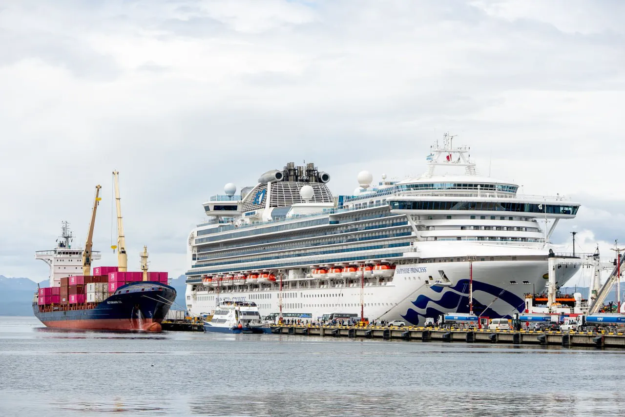 Sapphire Princess,