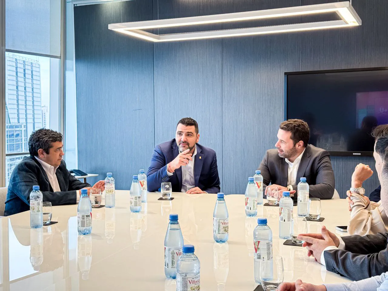 photo_5175168415105658412_y