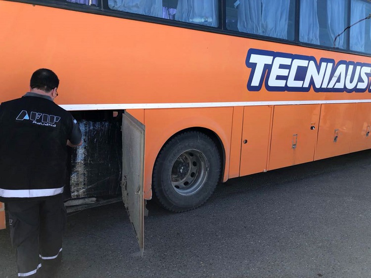 ESTABAN OCULTOS EN UN MICRO 2 (1)