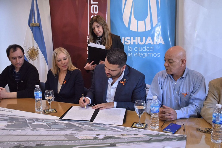 firma convenio con newsan