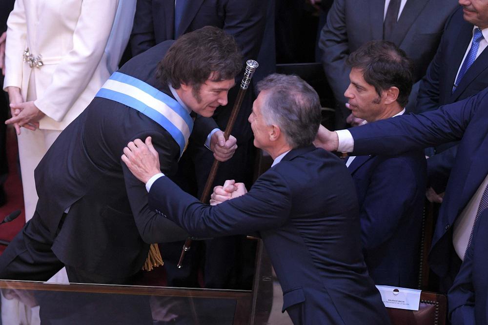 10-12-2023_el_presidente_javier_milei_saluda