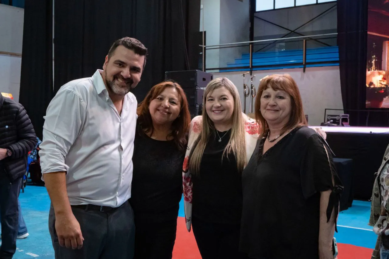 photo_5102785490183719746_y