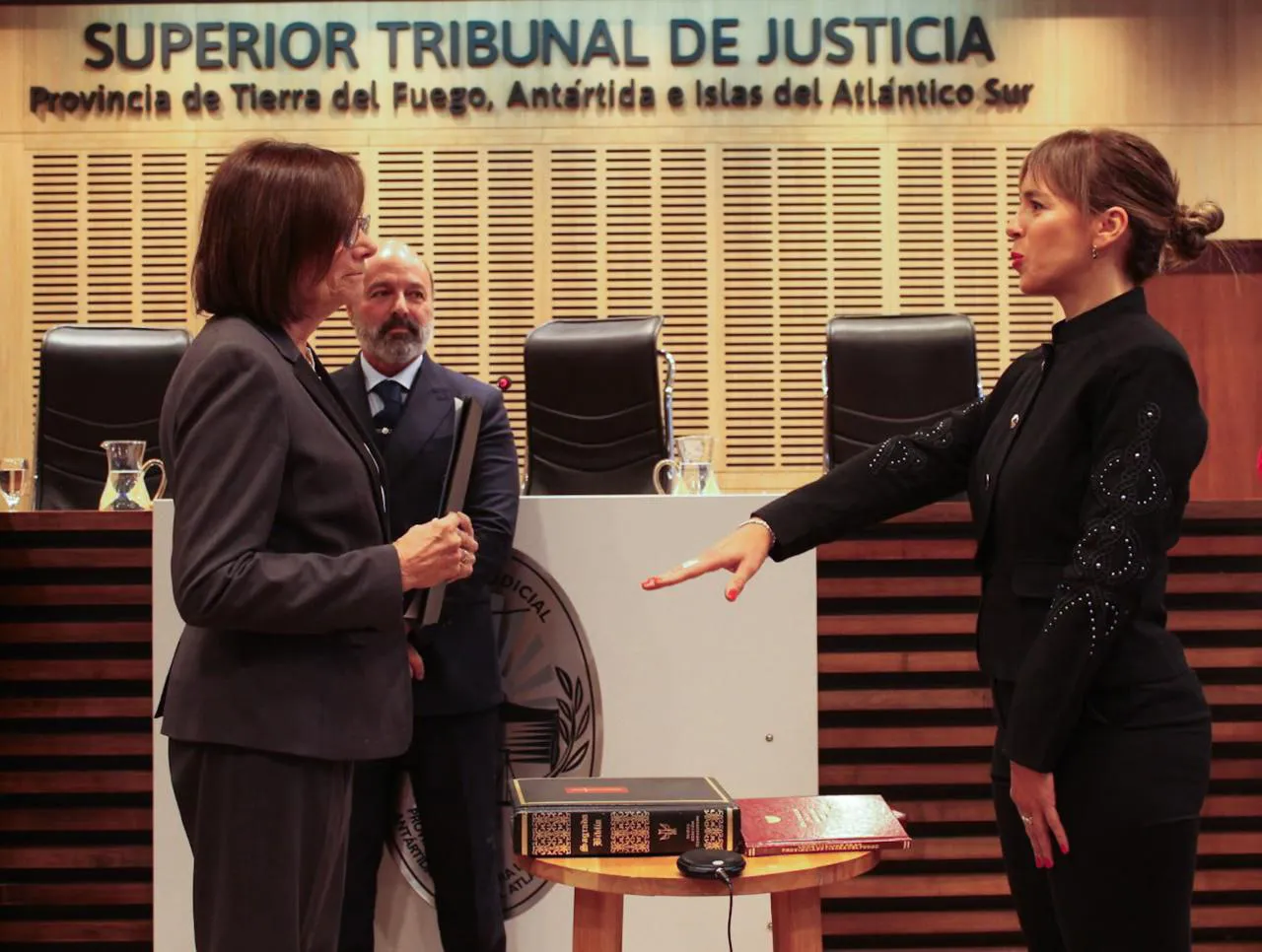 photo_5066912944071225918_y